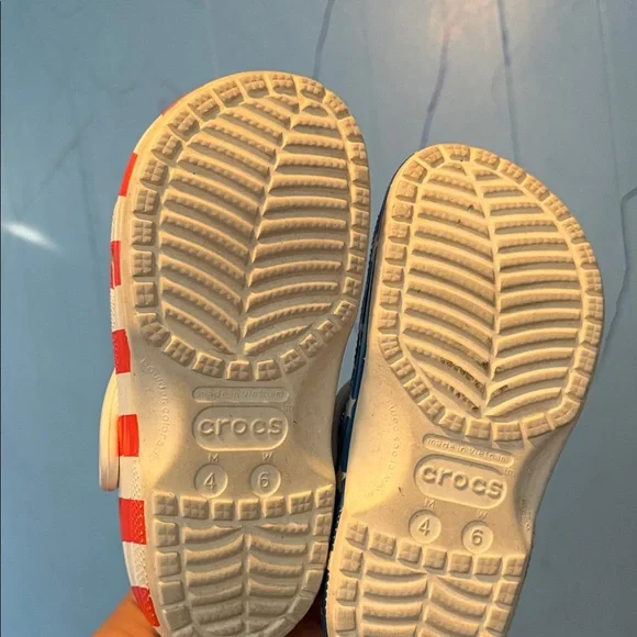 U.S.A Crocs size 6 women - Picture 2 of 3